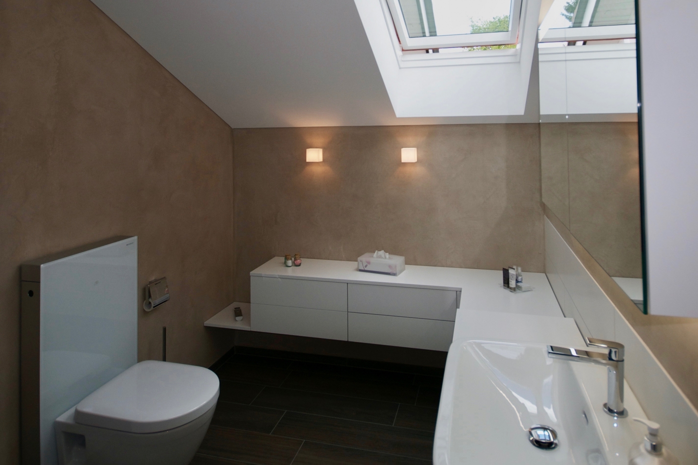 Ansicht Lavabo und WC